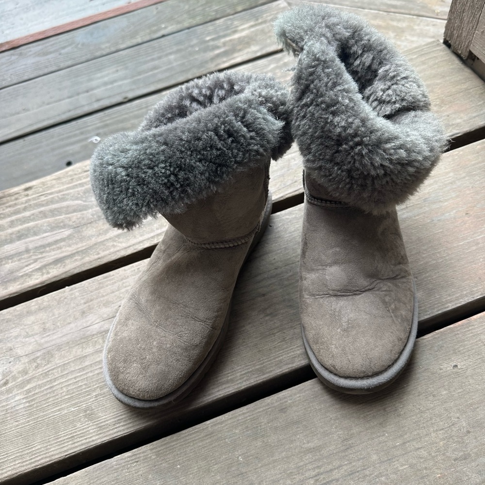 Women’s grey bedazzled UGGs size 9, used condition